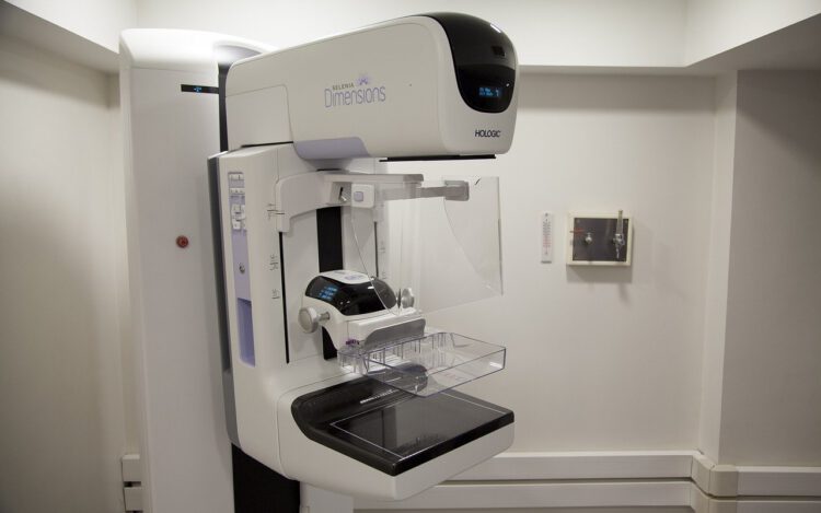 mamografia para mujeres con implantes de seno